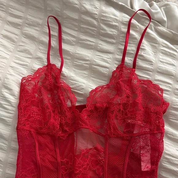 ** Victoria’s Secret ** Elegant Red Lace Lingerie Set adjustable with garter - M - Picture 5 of 13